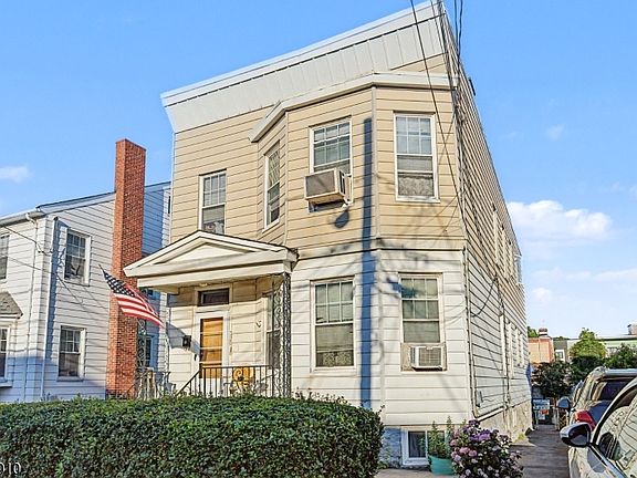 3rd image of 322 Hickory St