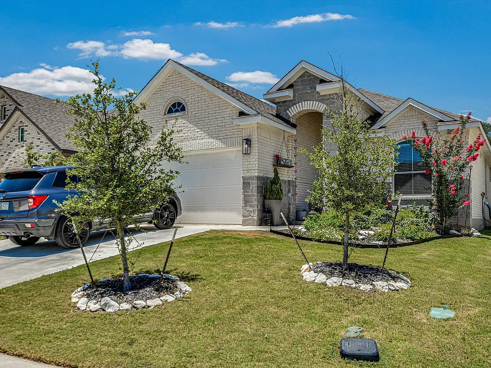 972 Leaning Oak Ln