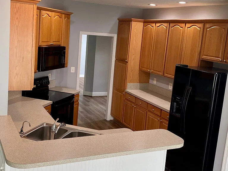 108 Travis Ct — Photo 4