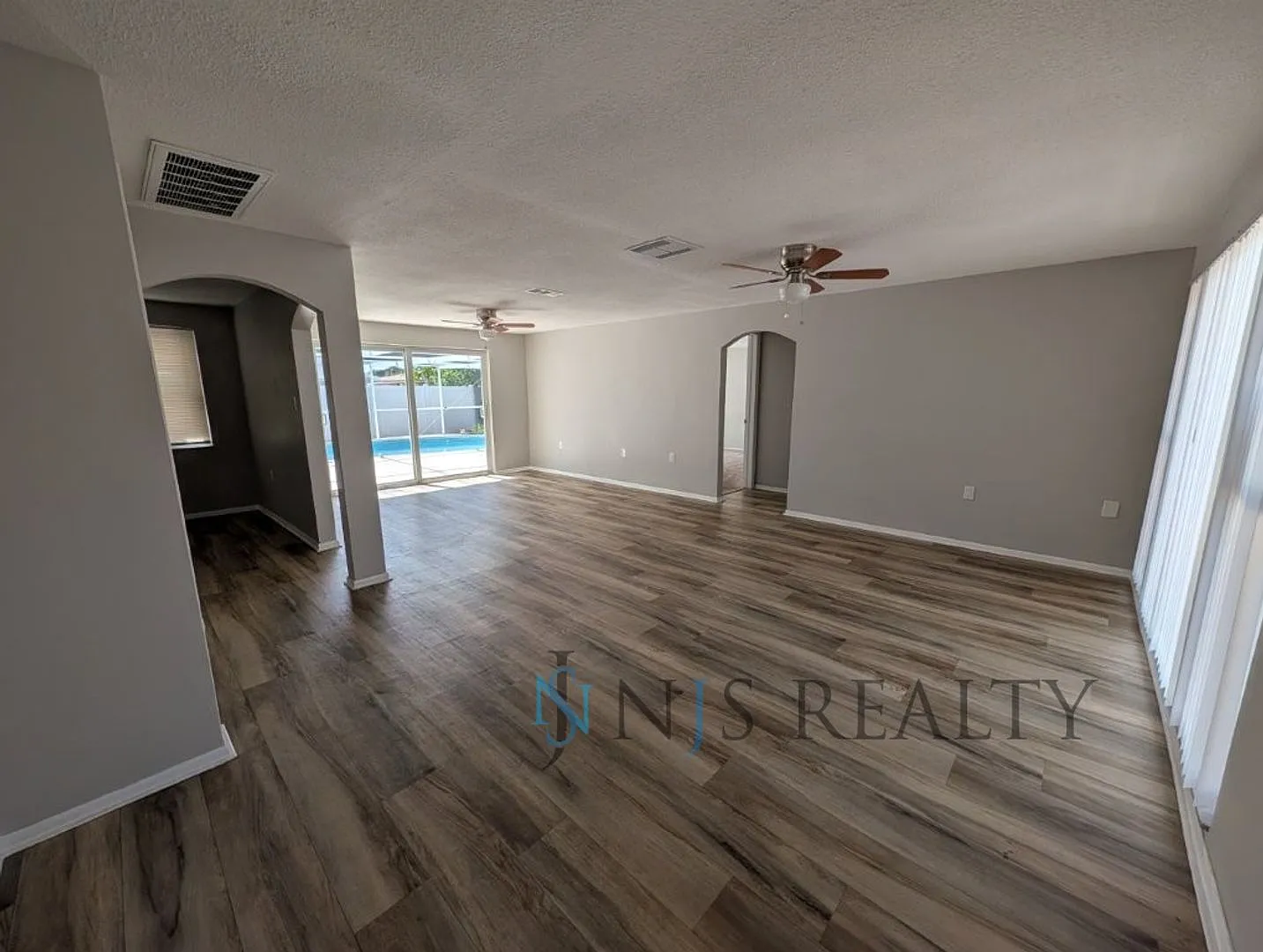 Stunning 3/2/1 1452 Sq. Ft. home with a private POOL!! Large open floorplan, recently updated! A ... — Photo 4