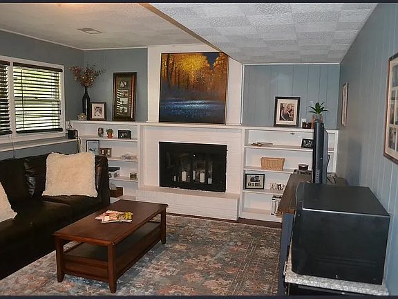 4th image of 1057 N Gretchen Ln