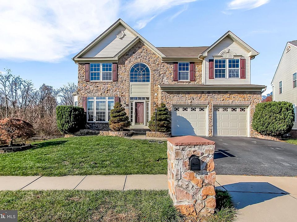 1st image of 218 Oak Valley Dr