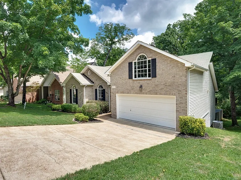 629 Magnolia Ln — Photo 4