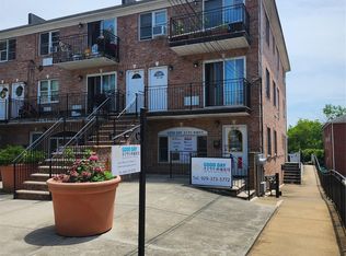 19904 47th Ave, Flushing, NY 11358