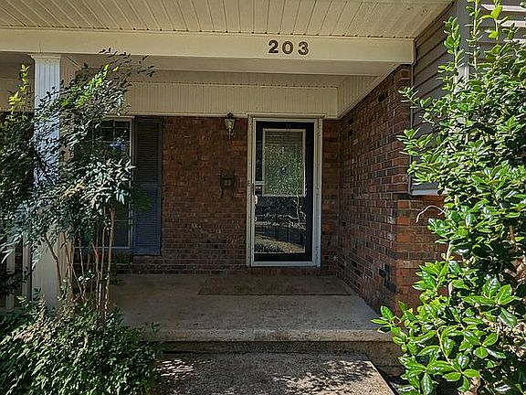 2nd image of 203 Edgewood Dr