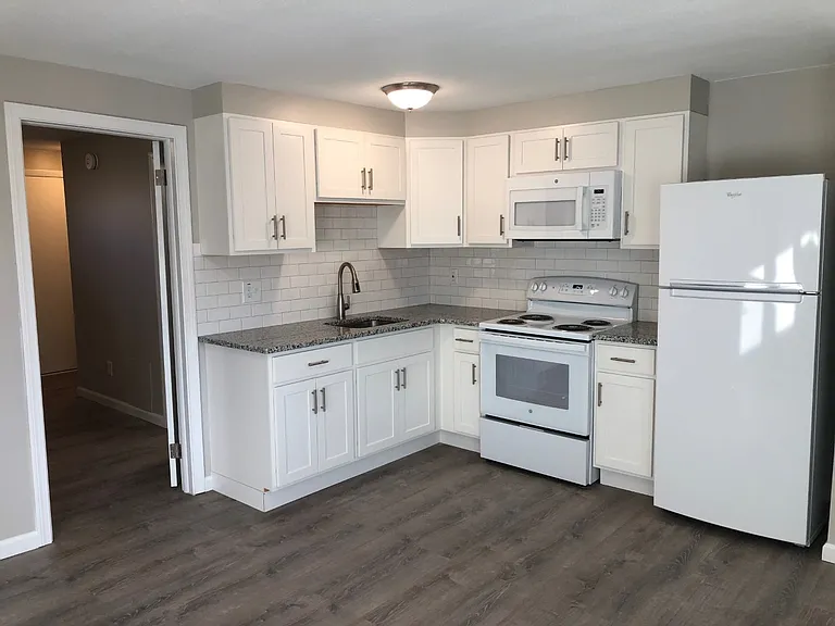 Crestwood Apartments — Photo 5