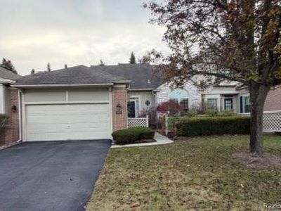 692 Brockmoor Ln, Bloomfield Township, MI, 48304
