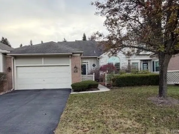 692 Brockmoor Ln, Bloomfield Township, MI 48304