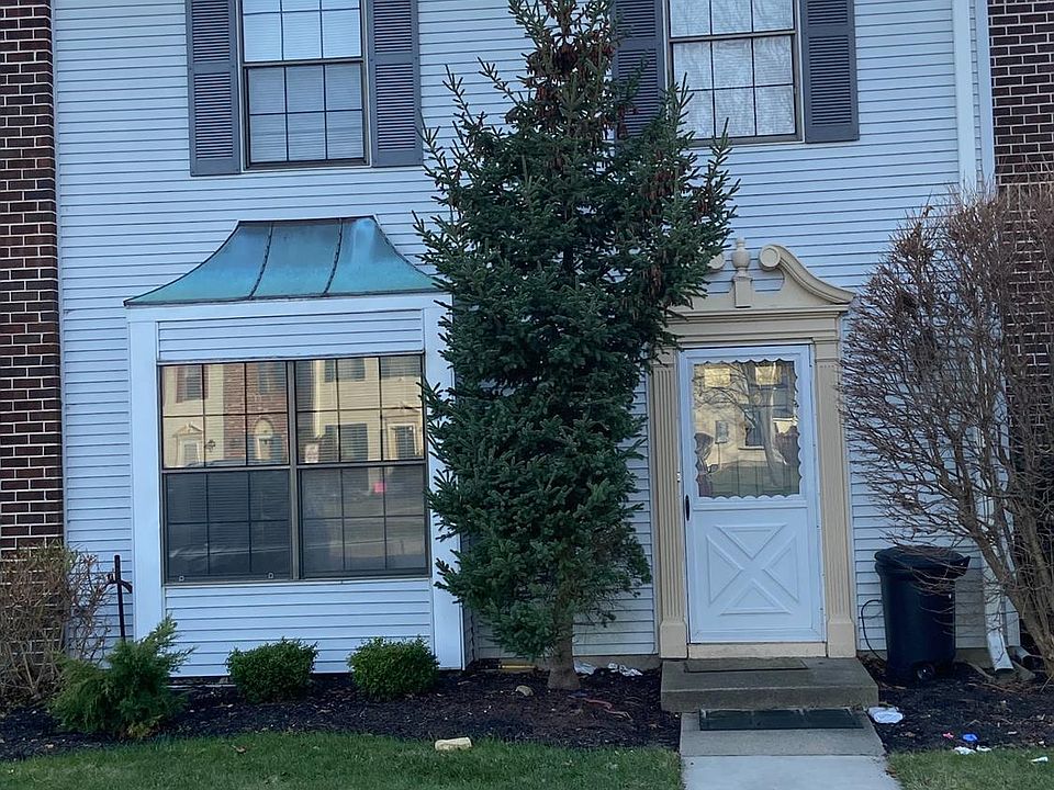 1st image of 245 Bromley Pl #245