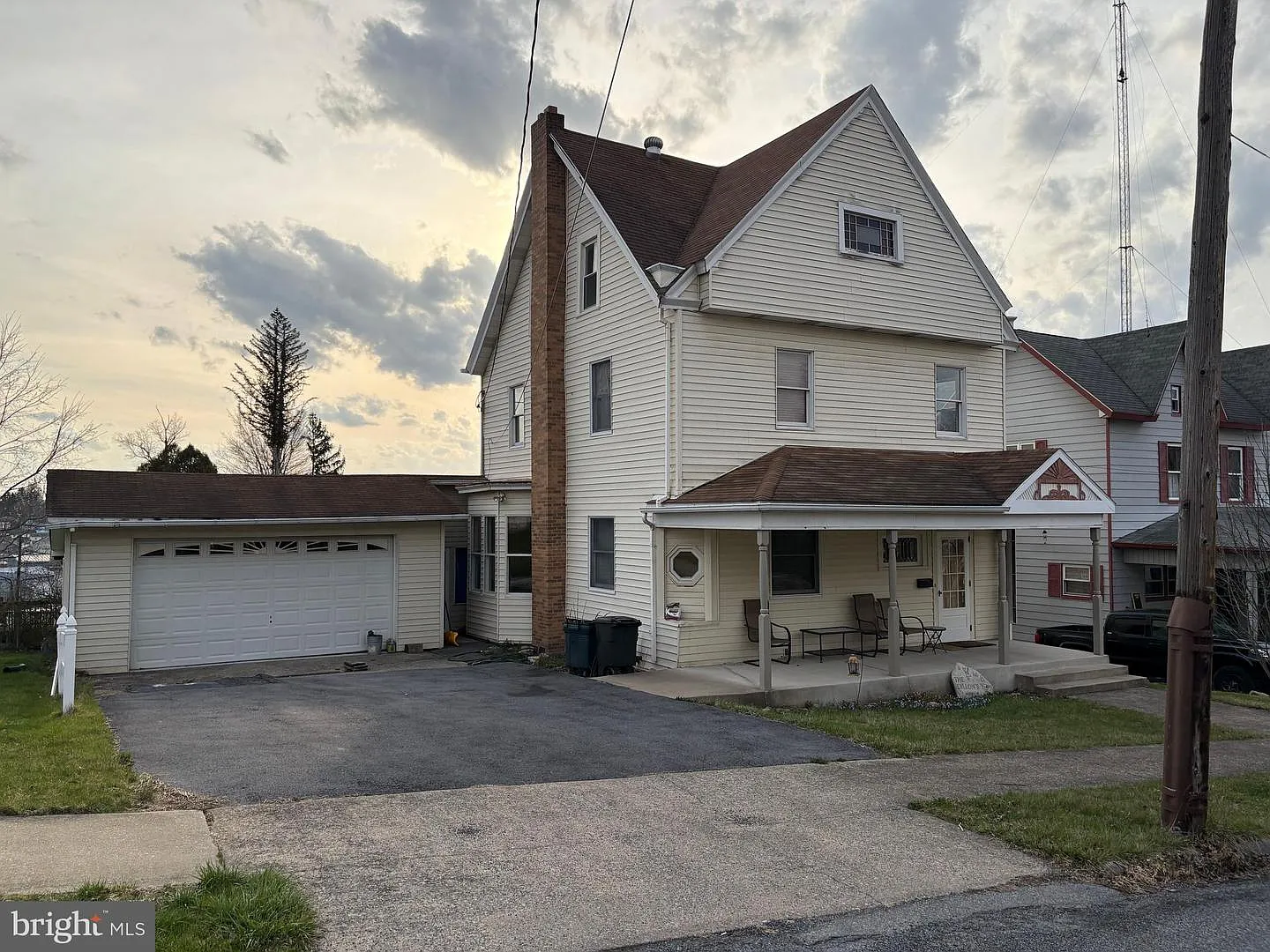 219 S Front St photo 1