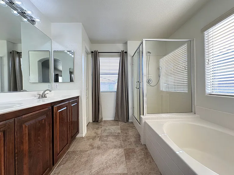 10224 Tait St — Photo 9