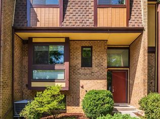 6844 Deer Run Dr, Alexandria, VA 22306