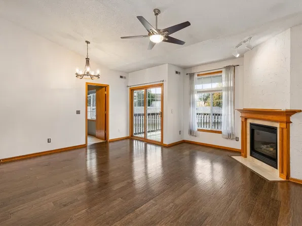 2437 Patricia Dr #2437, Urbandale, IA 50322