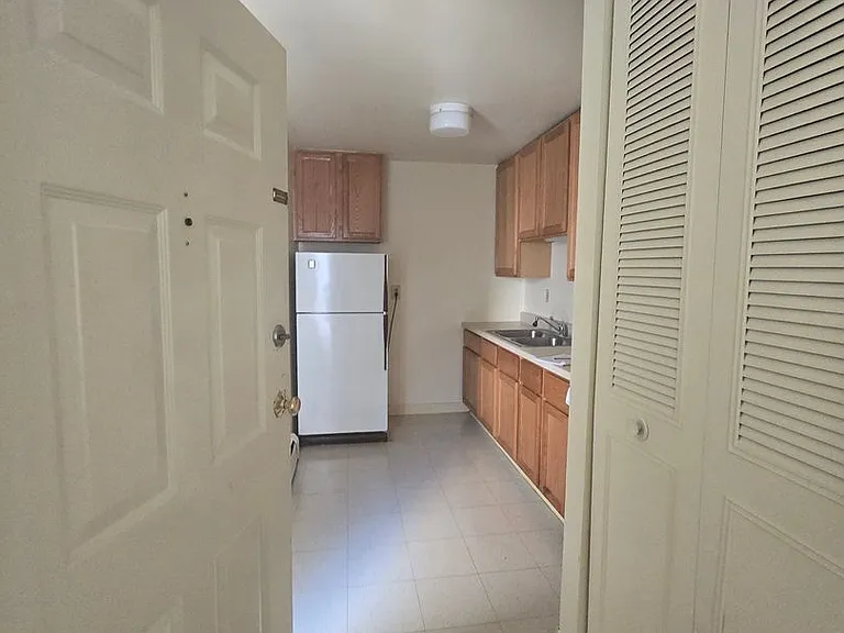 Mulford Park Apartments — Photo 13