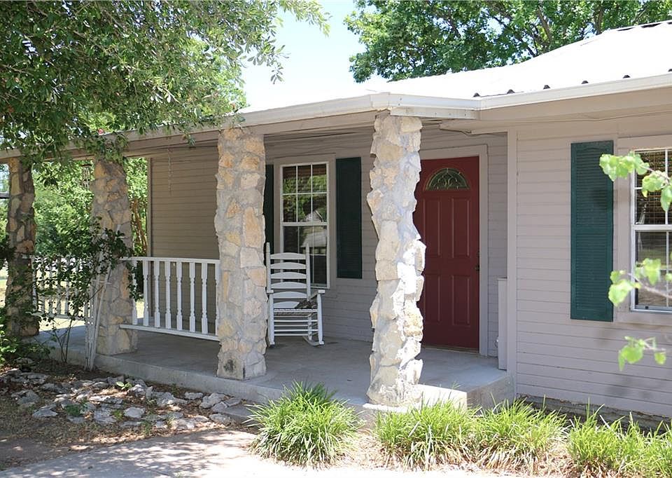 1st image of 210 Aikens St