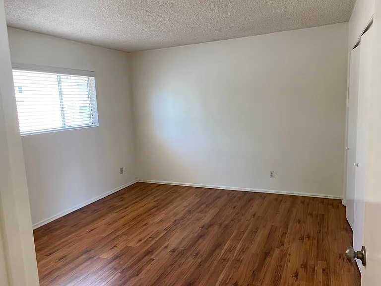 4160 Duquesne Ave #3 — Photo 8
