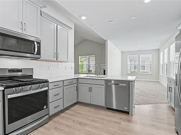 2nd image of 2114 Edwin Dr