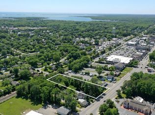 110 E Montauk Hwy, Hampton Bays, NY 11946