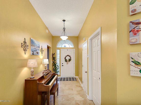 3rd image of 284 Southlake Dr