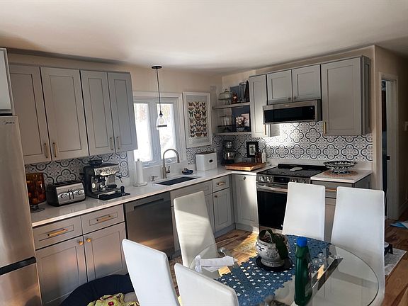 3rd image of 635 Florence Rd