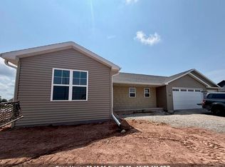 2091 Red Fox Ln, Kaukauna, WI 54130