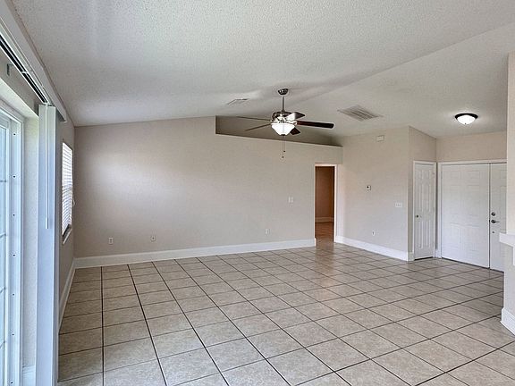 5th image of 332 Cloverdale Rd