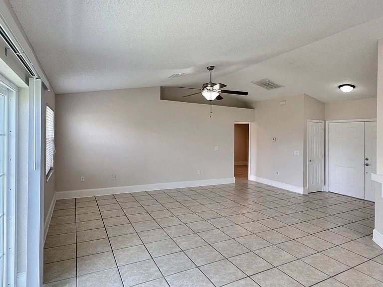 332 Cloverdale Rd — Photo 5