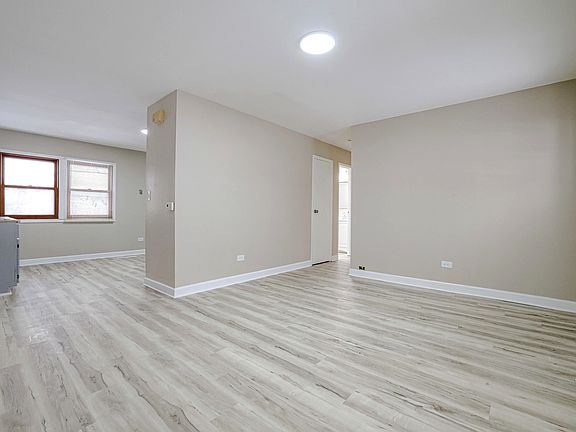 3rd image of 311 W Kennedy Dr