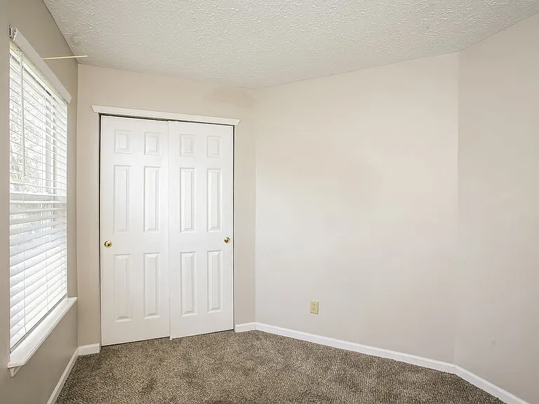 4487 Connaught East Dr — Photo 13