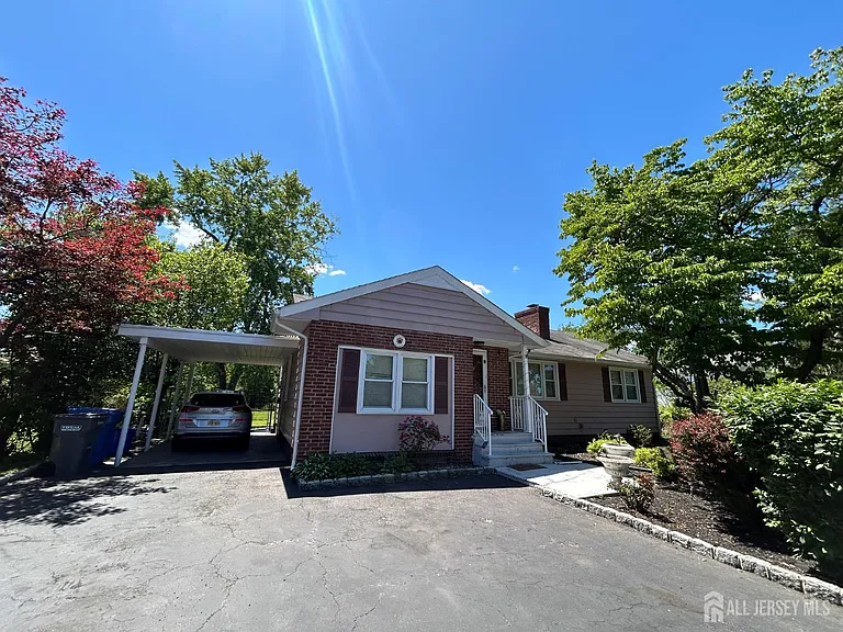 869 Gates Ave — Photo 2