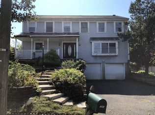 390 James Woods Ct, New Milford, NJ 07646