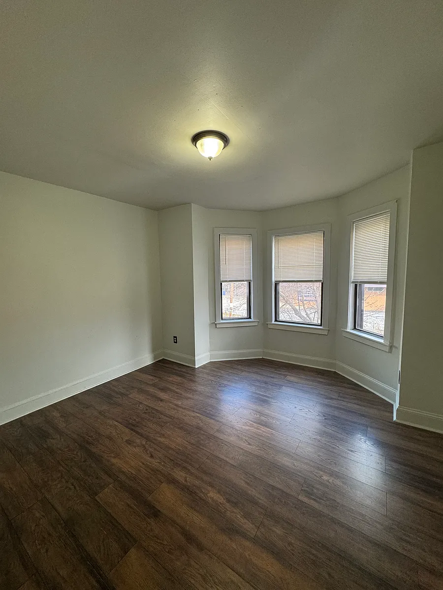 Building Photo - 546 S 54th St #2