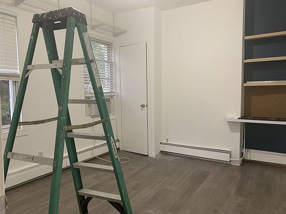 4th image of 1214 Putnam Ave #1