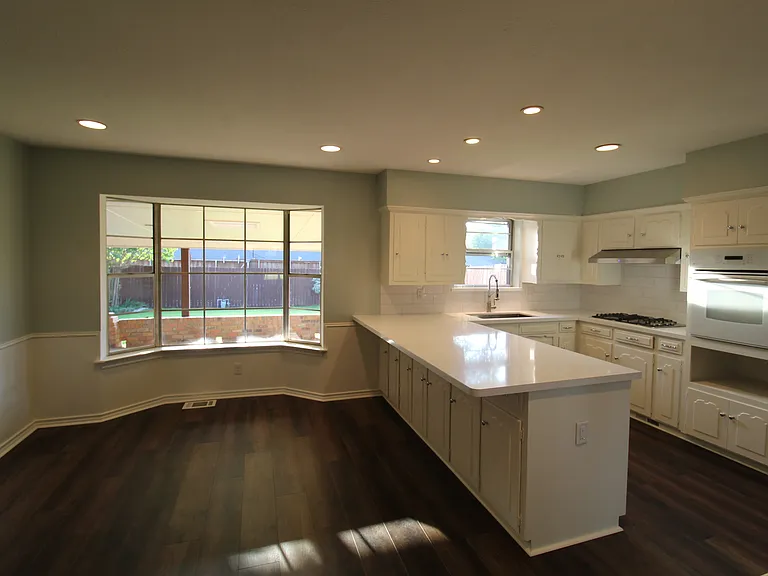 10146 Coveridge Dr — Photo 16