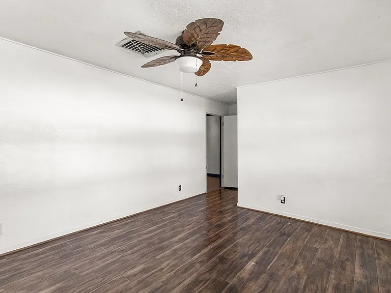 704 S Avenue C — Photo 14