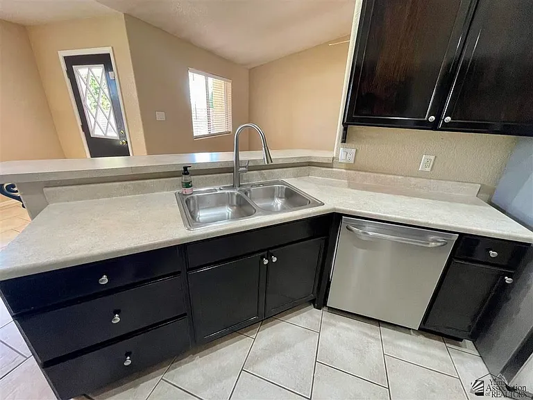 2330 W 22nd Pl — Photo 15