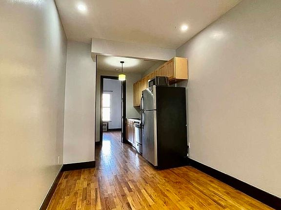 4th image of 196 Scholes St #3R