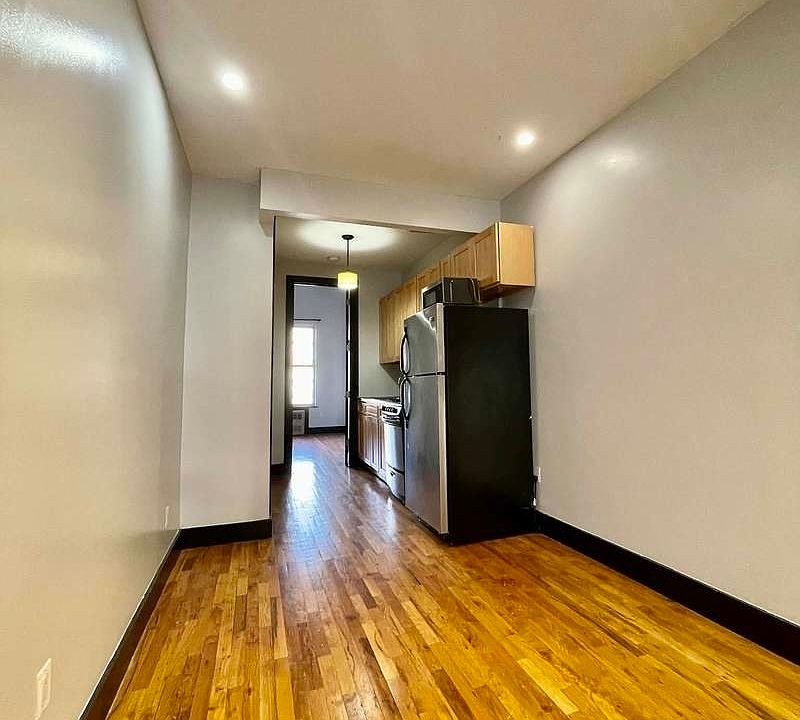1st image of 196 Scholes St #4R