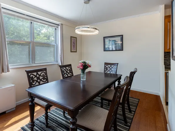 555 Kappock Street image 7 of 19