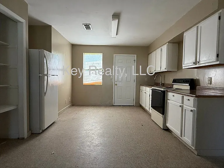 413B Hickory St — Photo 2