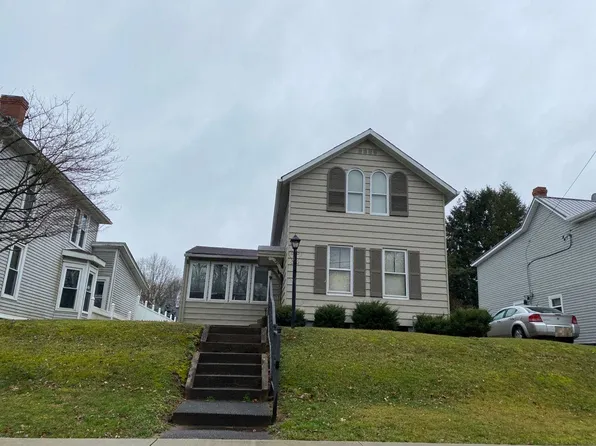 527 7th St, Marietta, OH 45750