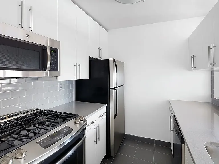 260 W 52nd St #9G — Photo 3