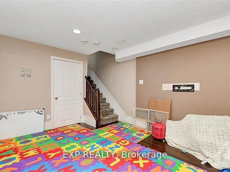 535 Salzburg Dr — Photo 26