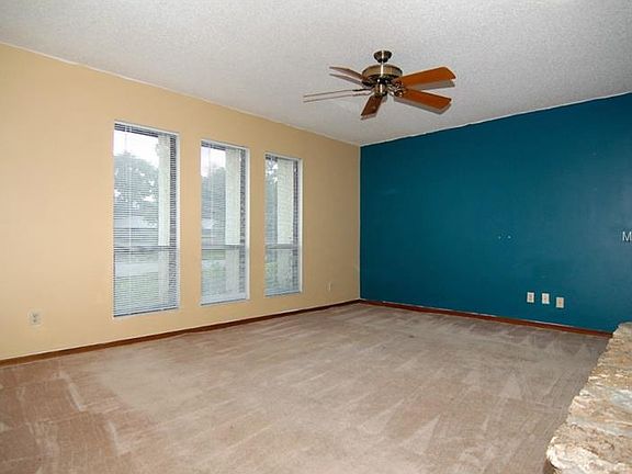 4th image of 204 Barry Ct