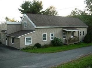 12 Parsonage Ln, Troy, NY 12180