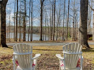 82 Lakeside Dr, Columbia, VA 23038