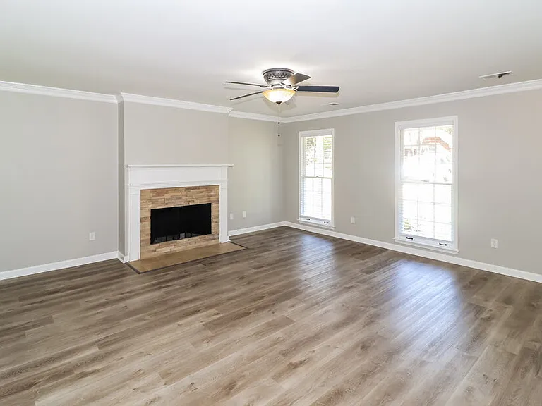 1915 Pecan Grove Dr — Photo 6