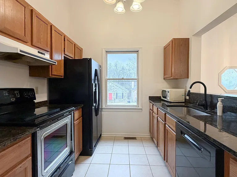 352 Chase Pl — Photo 6