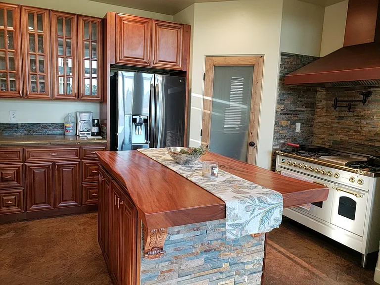 2296 Holly Dr — Photo 8
