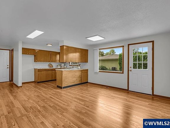 5th image of 3764 Ivy St NE